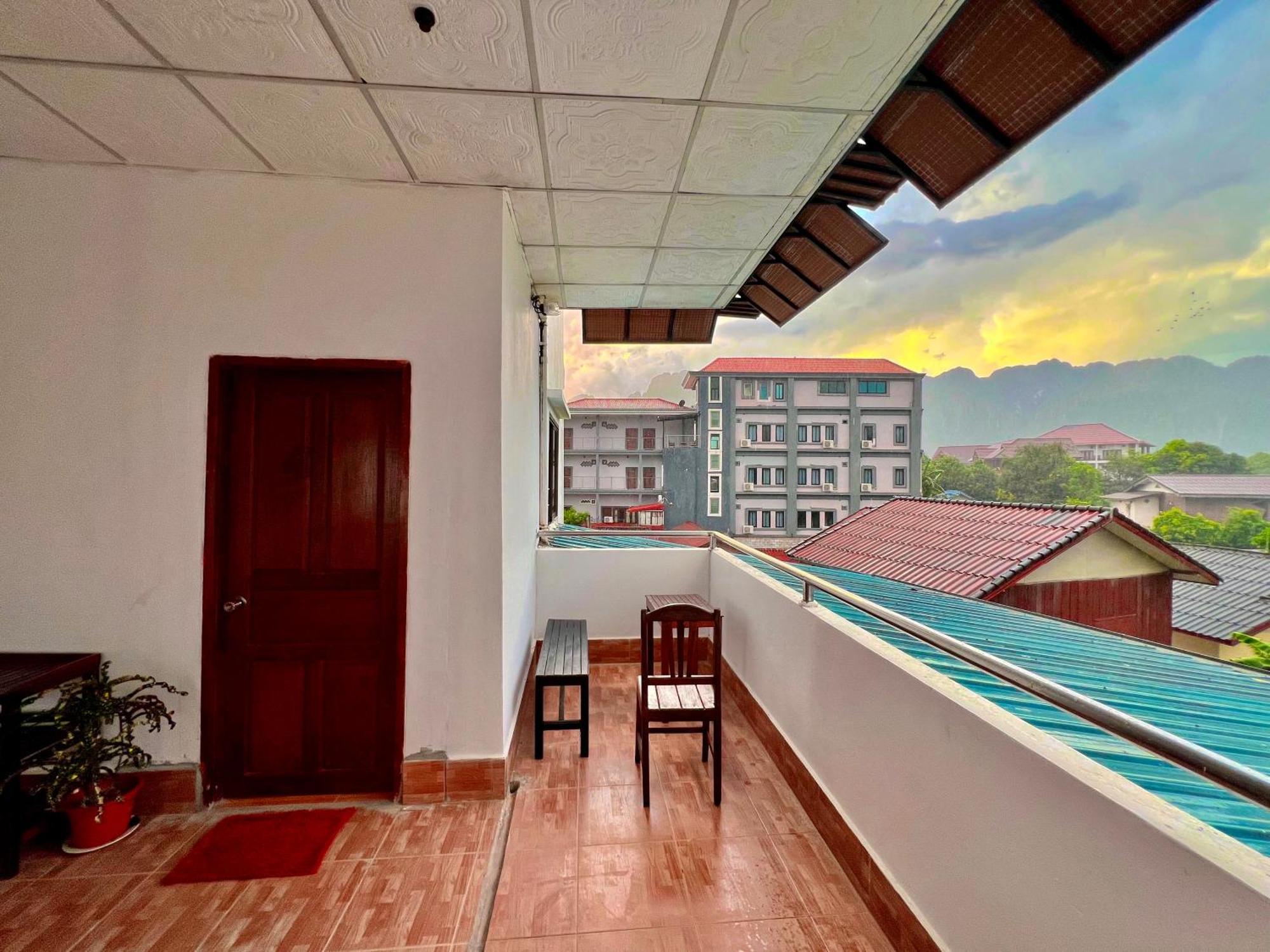 Easy Go Backpacker Hostel Vang Vieng Exterior photo