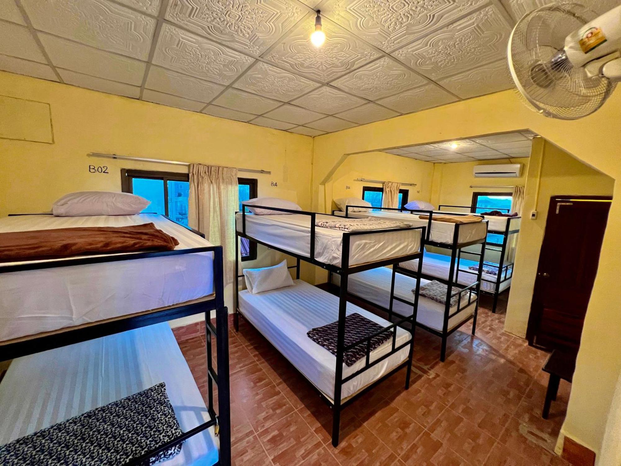Easy Go Backpacker Hostel Vang Vieng Exterior photo