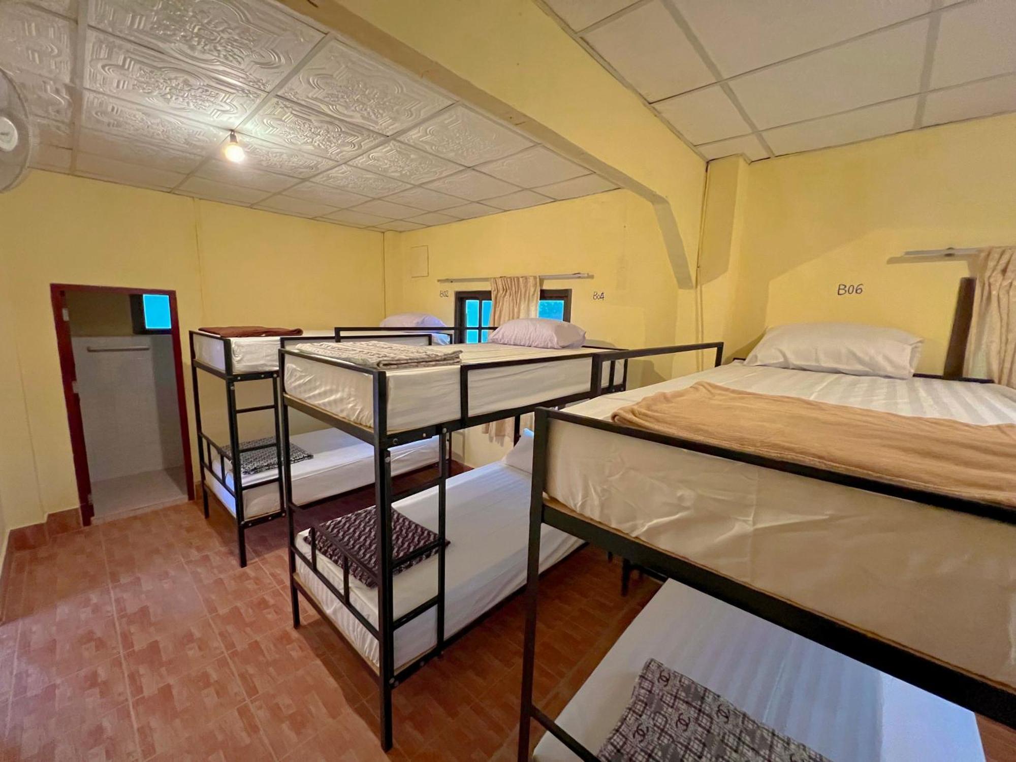 Easy Go Backpacker Hostel Vang Vieng Exterior photo