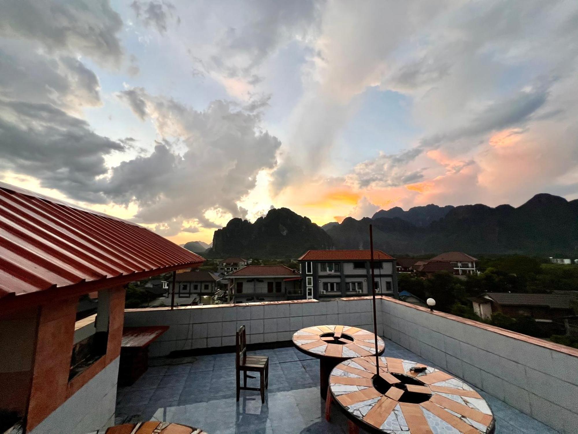 Easy Go Backpacker Hostel Vang Vieng Exterior photo