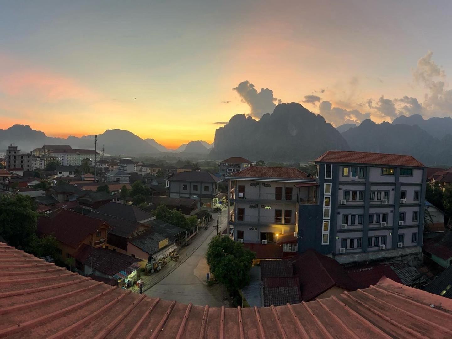 Easy Go Backpacker Hostel Vang Vieng Exterior photo