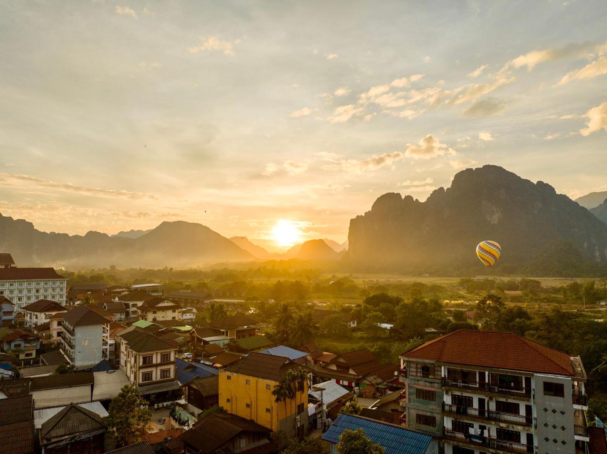 Easy Go Backpacker Hostel Vang Vieng Exterior photo