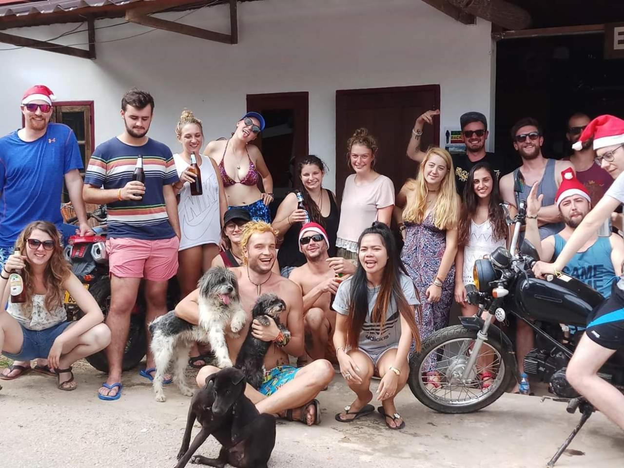 Easy Go Backpacker Hostel Vang Vieng Exterior photo