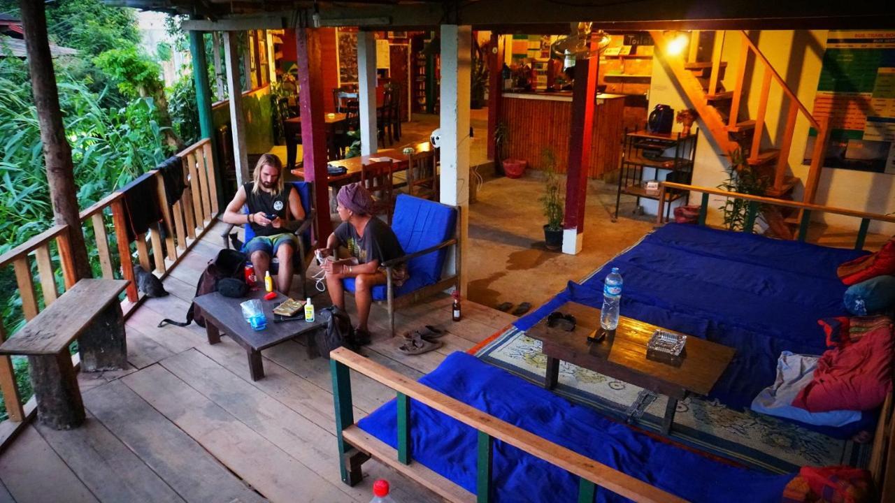Easy Go Backpacker Hostel Vang Vieng Exterior photo